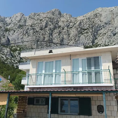 Family Friendly House With A Swimming Pool - 24636