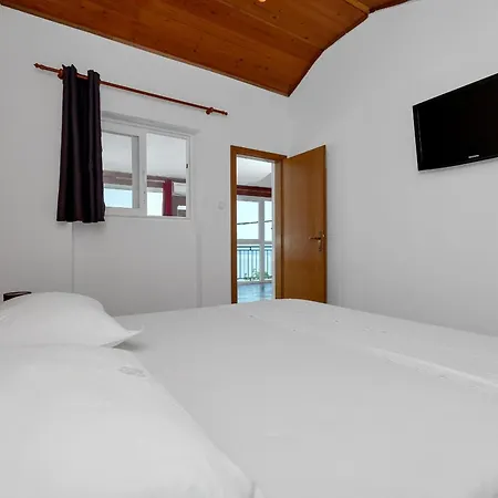 Family Friendly House With A Swimming Pool - 24636 Holiday home *