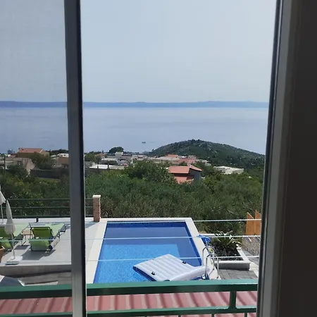 Family Friendly House With A Swimming Pool - 24636 *