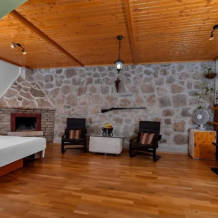 Family Friendly House With A Swimming Pool - 24636 Holiday home *